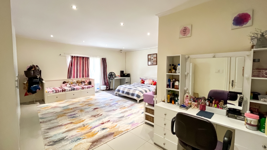 To Let 10 Bedroom Property for Rent in Constantia Western Cape